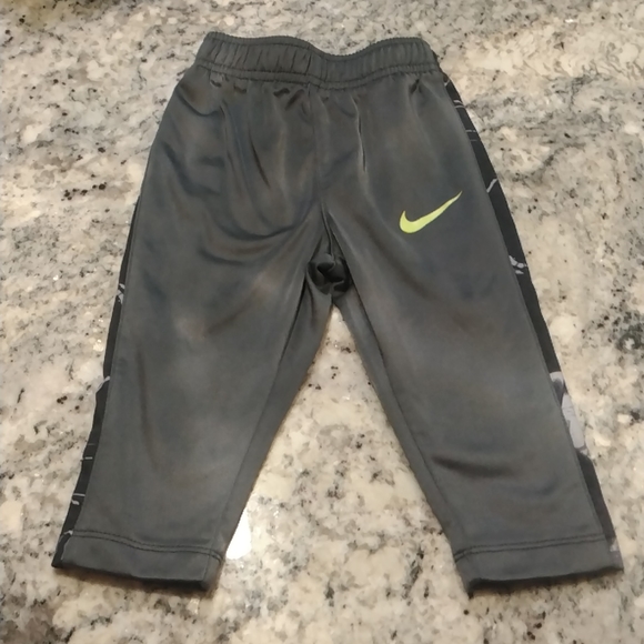 Nike - Picture 4 of 6